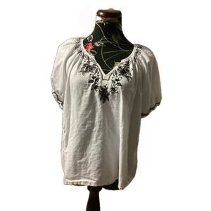 Sonoma white cotton with blue embroidered flower